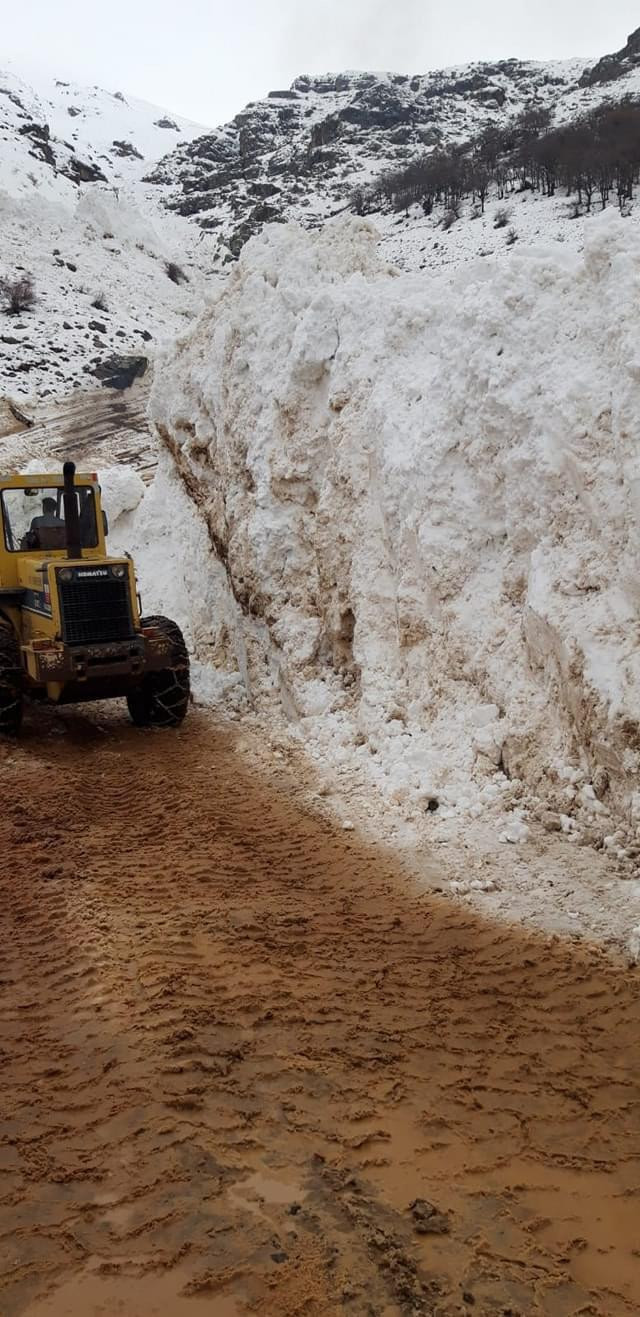 Bayburt'ta çığ düştü yol kapandı - Resim : 2