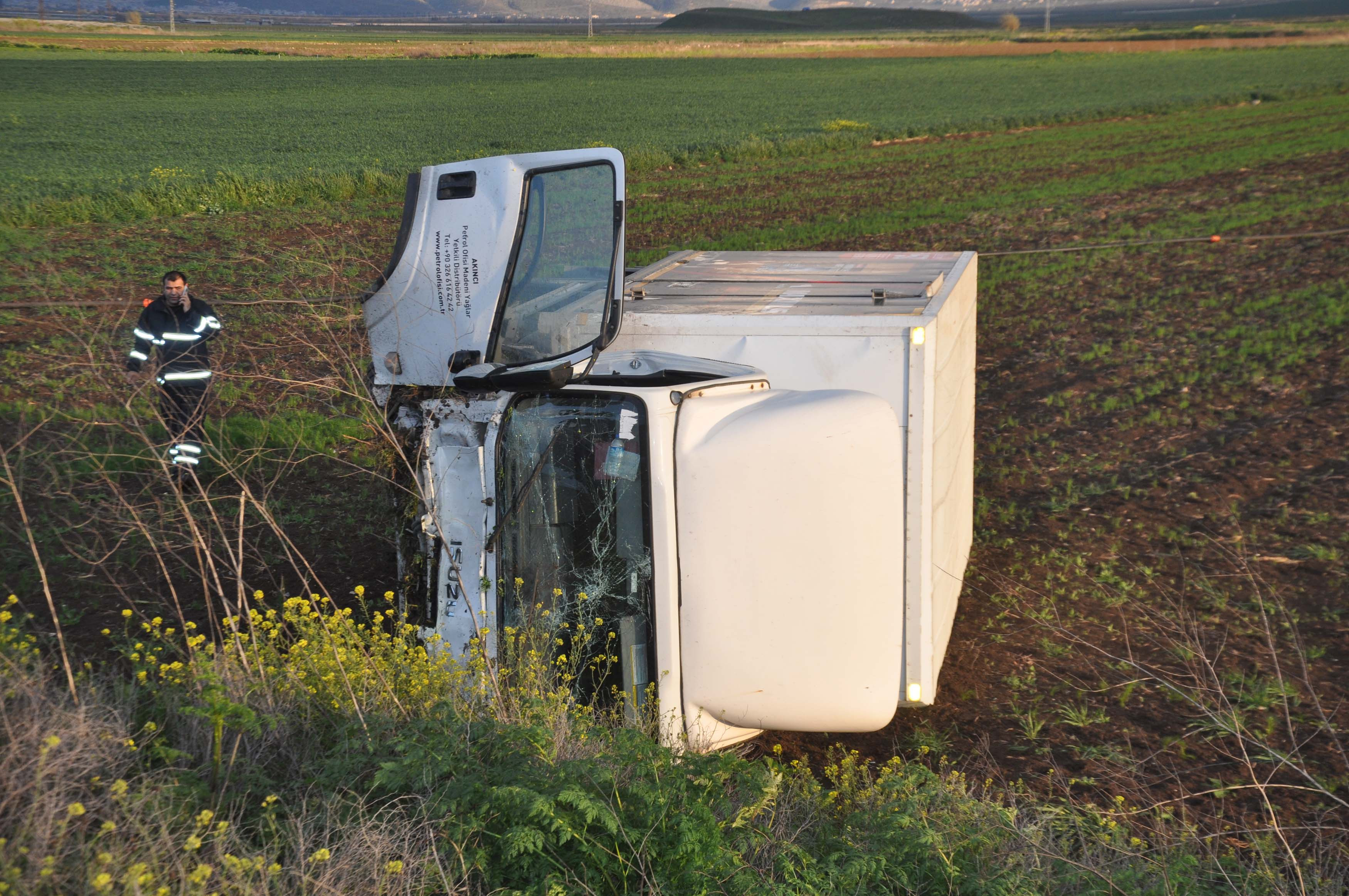 Hatay'da kamyonet devrildi: 3 yaralı - Resim : 3
