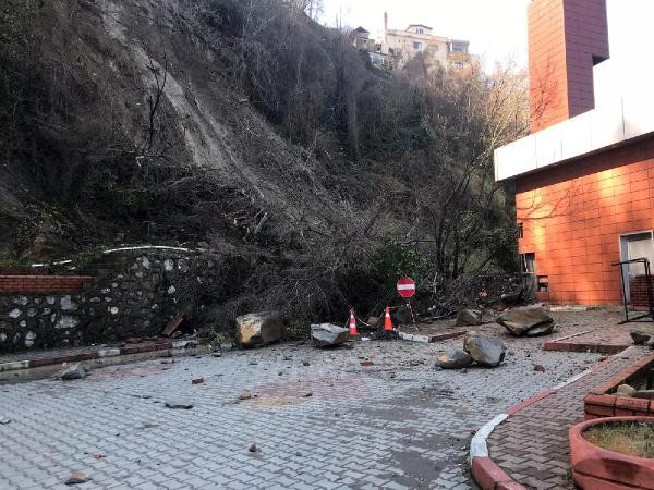 Otobüs terminali heyelan nedeniyle kapatıldı - Resim : 1