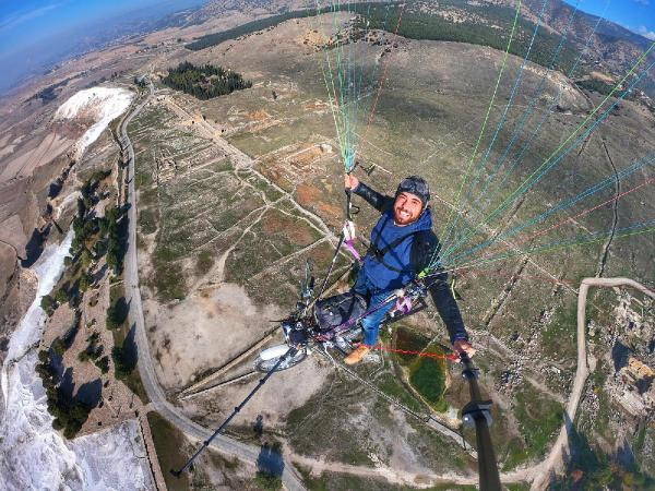 400 metre yüksekte motosikletle uçtu. Bir ilke imza attı - Resim : 2