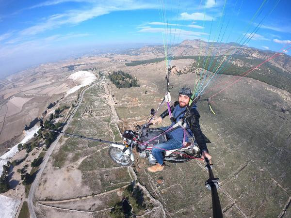 400 metre yüksekte motosikletle uçtu. Bir ilke imza attı - Resim : 3