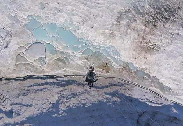 400 metre yüksekte motosikletle uçtu. Bir ilke imza attı - Resim : 4