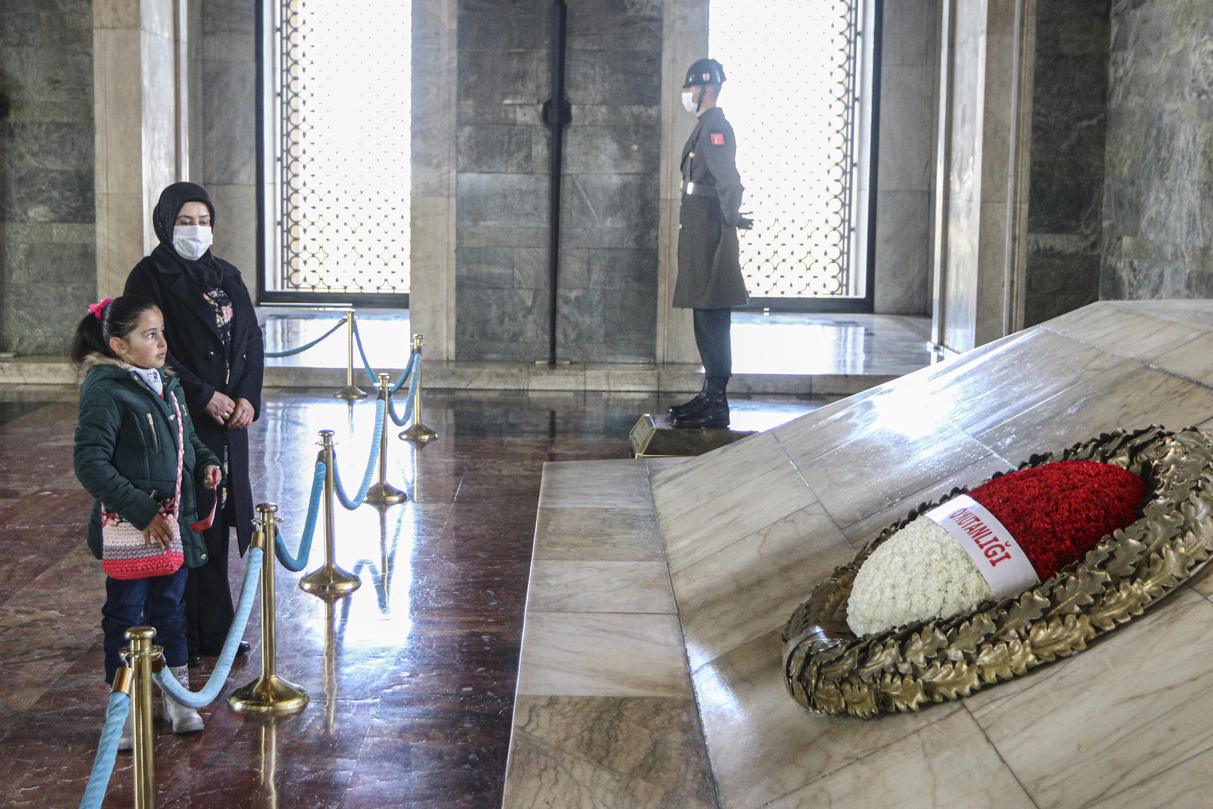Babası kardan Anıtkabir yapmıştı küçük Hira'nın hayali gerçek oldu. Atatürk için yazdığı şiiri okudu - Resim : 1