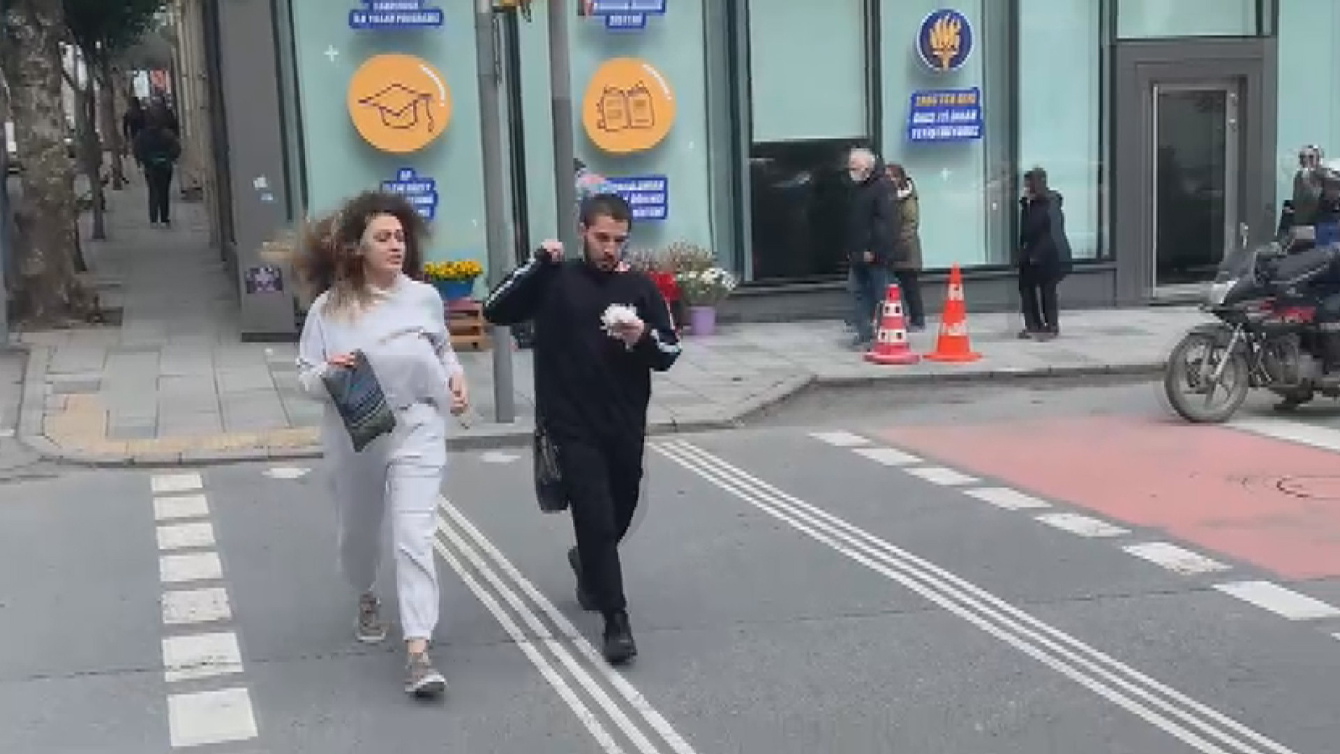 İbrahim Tatlıses'in kızı Dilan Çıtak Tatlıses saldırıya uğradı - Resim : 2