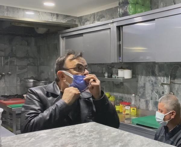 Pavyonda koronalı yemek servisi. İçeride arbede çıktı - Resim : 3