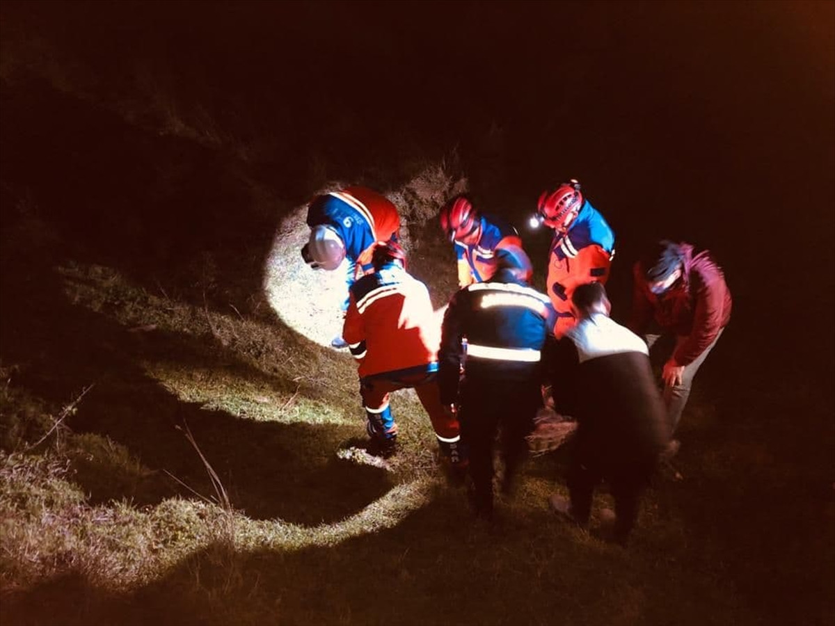 8 metre yuvarlanan mühendis kurtarıldı - Resim : 1