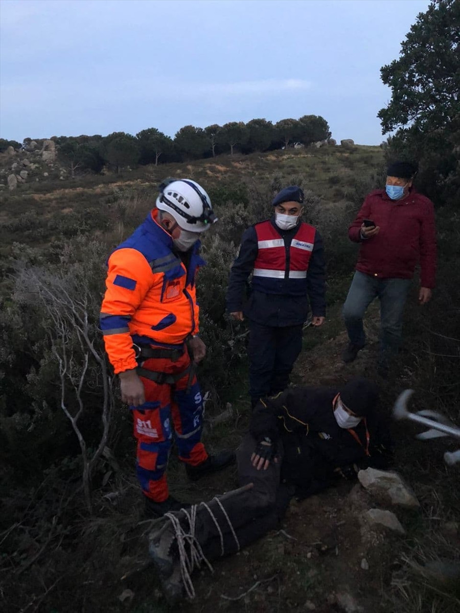 8 metre yuvarlanan mühendis kurtarıldı - Resim : 5