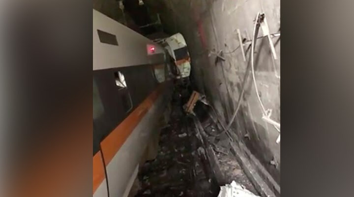 Tren raydan çıktı: 36 ölü - Resim : 1