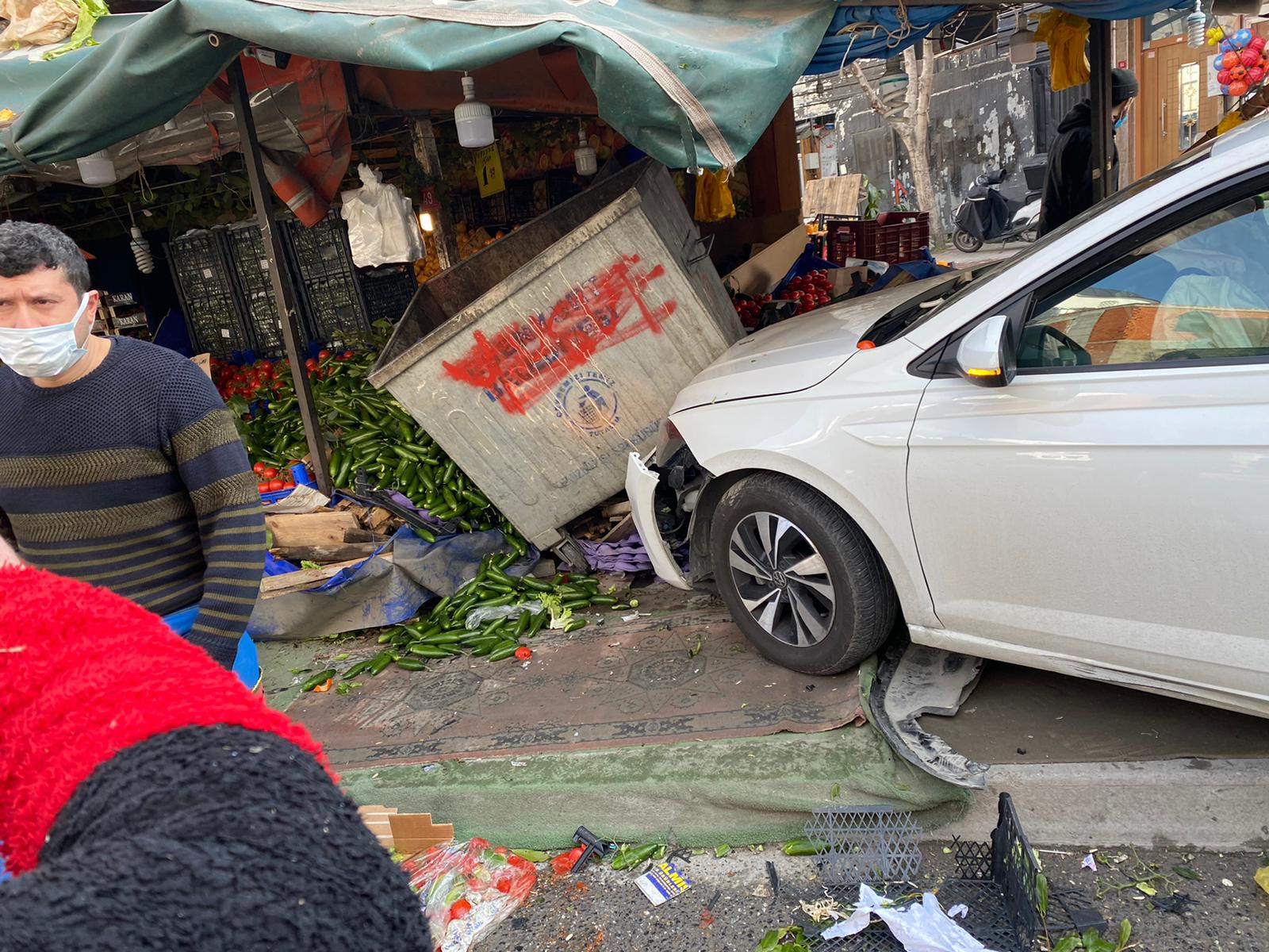 İstanbul Esenyurt'ta kadınları ölümden çöp konteyneri kurtardı. Dehşet anları kamerada - Resim : 5