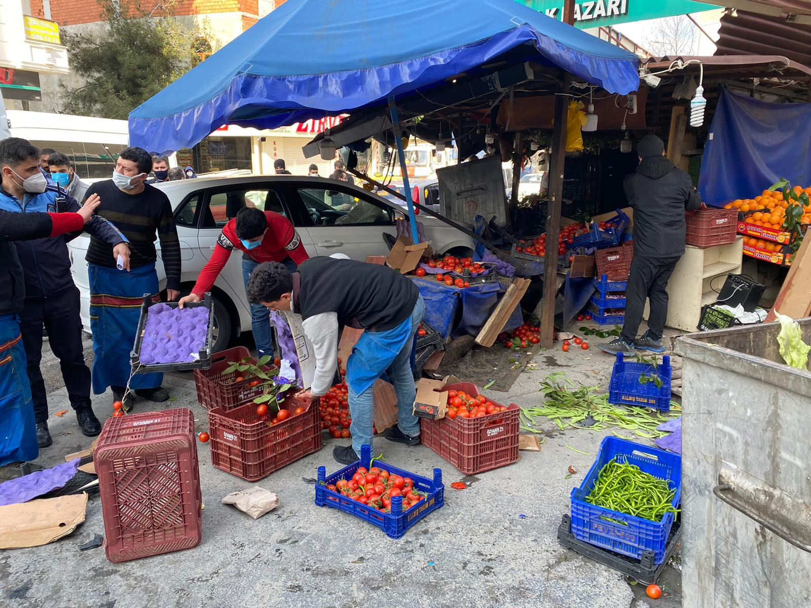 İstanbul Esenyurt'ta kadınları ölümden çöp konteyneri kurtardı. Dehşet anları kamerada - Resim : 7