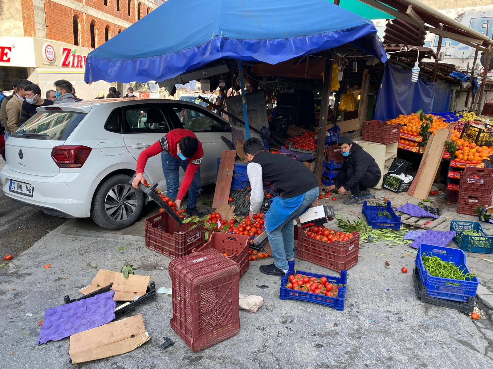 İstanbul Esenyurt'ta kadınları ölümden çöp konteyneri kurtardı. Dehşet anları kamerada - Resim : 8