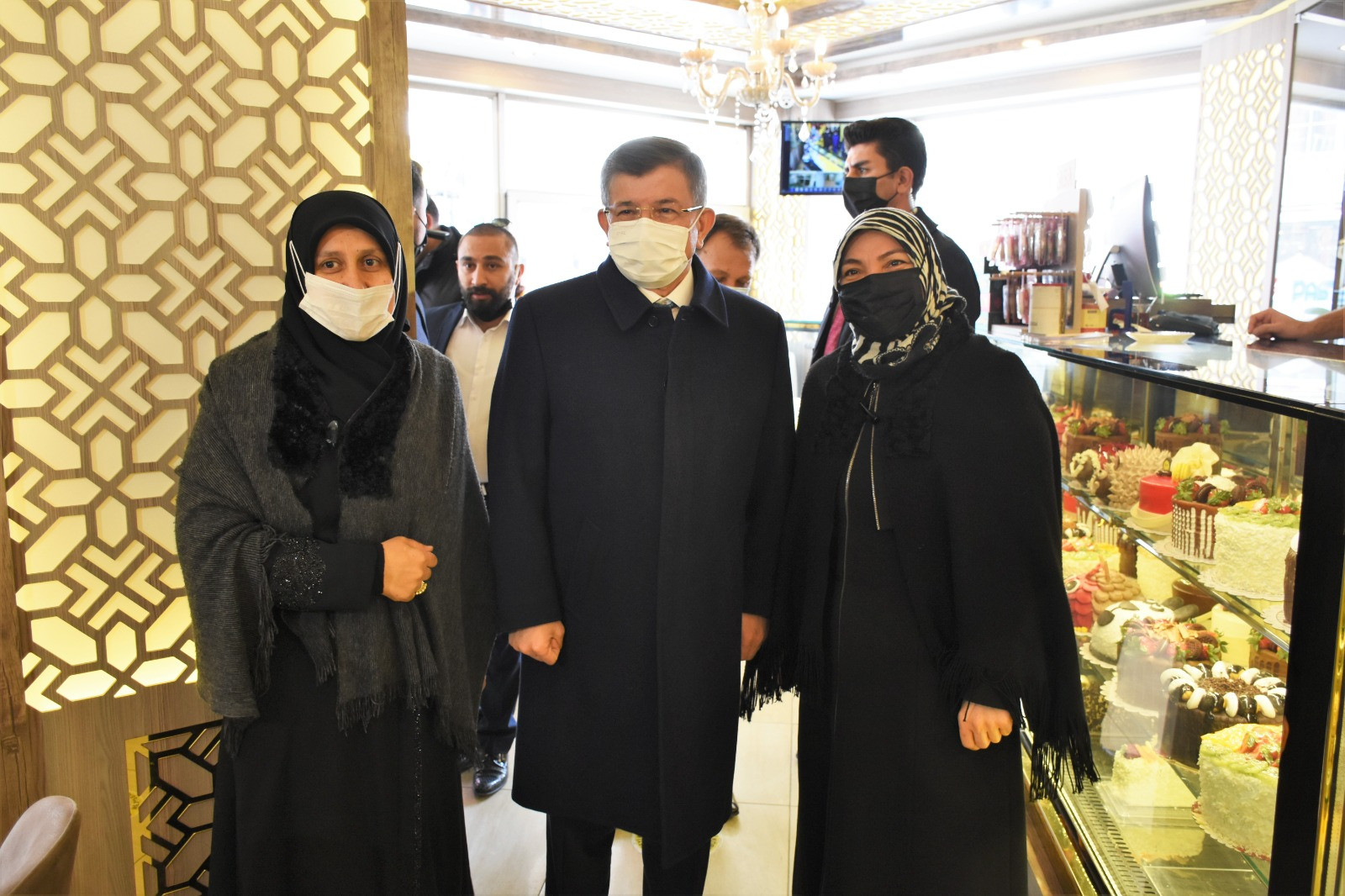 Ahmet Davutoğlu'ndan esnaf ziyareti - Resim : 2