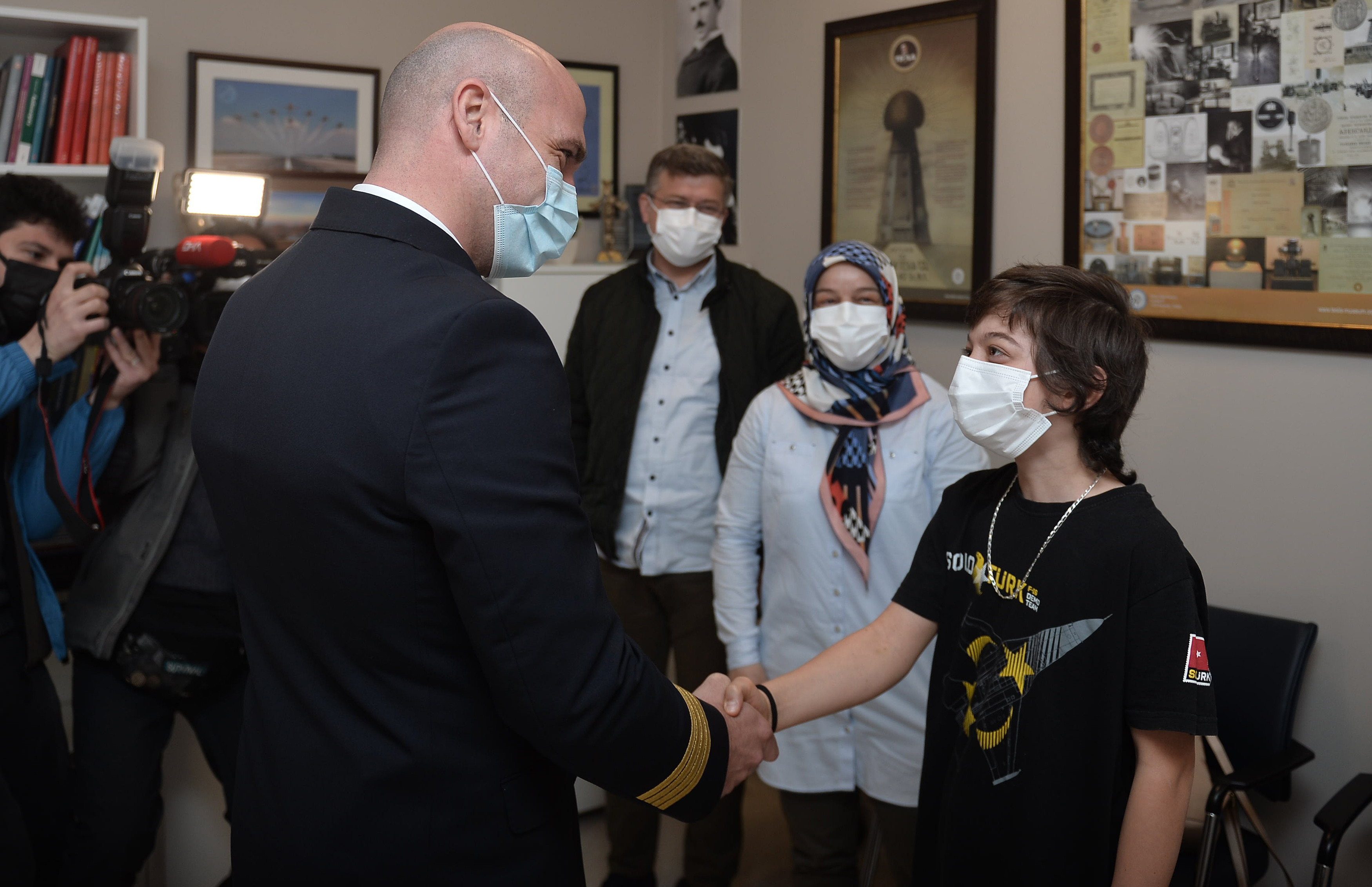 Tişörtü kaderini değiştirdi. Karşısında görünce gözyaşlarına boğuldu - Resim : 4