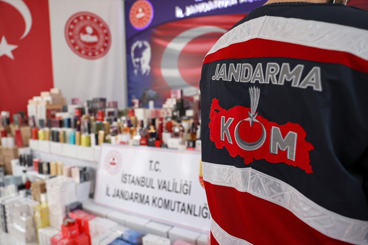 20 bin şişe sahte parfüm ele geçirildi - Resim : 1