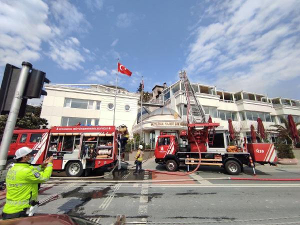 Polis Evi'nin çatısında yangın çıktı - Resim : 2