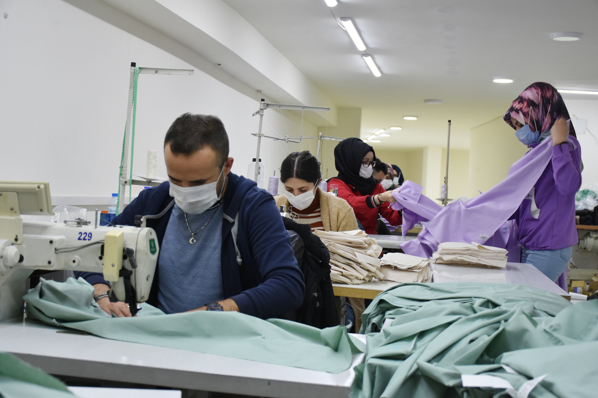 Aksaray'da 7 kadın altınlarını satıp iş kurdu. Şimdi de siparişlere yetişemiyorlar - Resim : 1