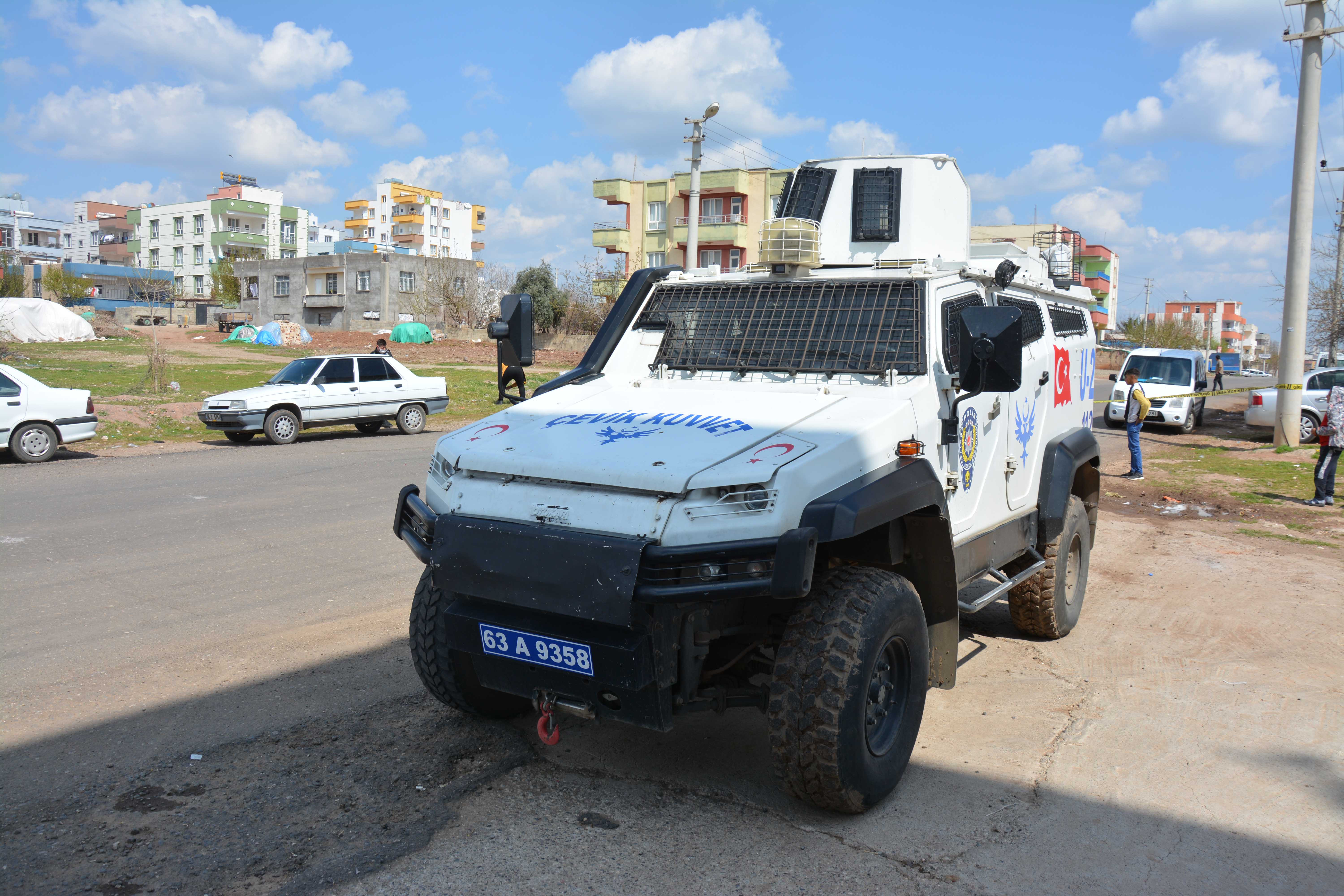 Şanlıurfa Siverek'te taşlı sopalı kavga - Resim : 1