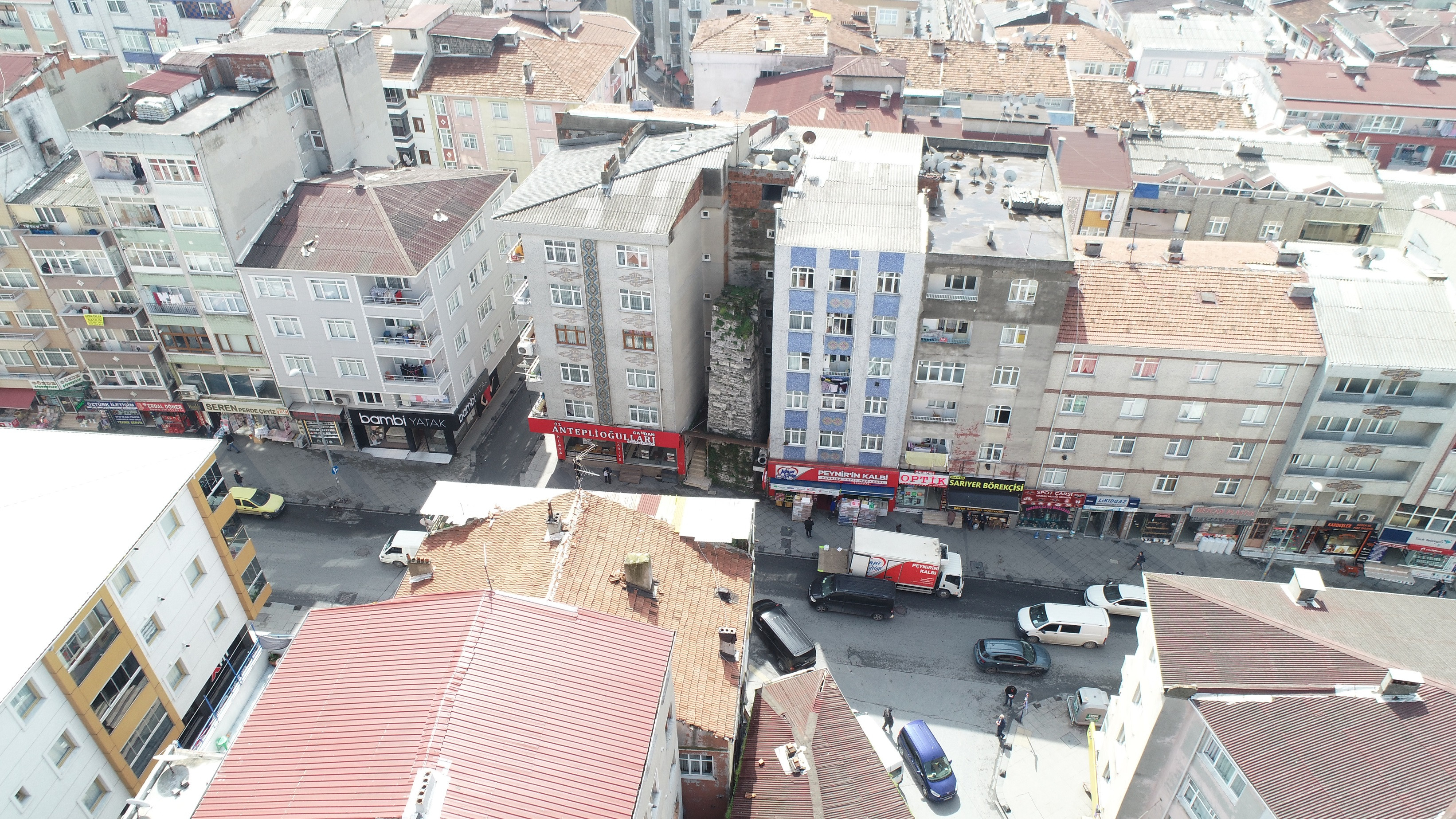 Esenler'de peynirci ile tatlıcı arasına sıkışan tarih - Resim : 6