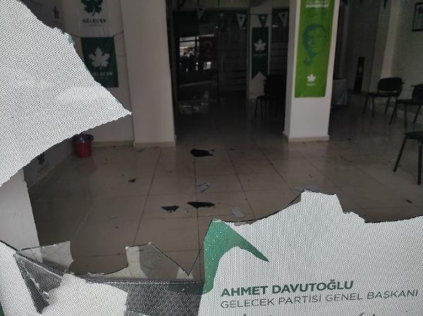 Gelecek Partisi'ne soda şişeli saldırı - Resim : 2