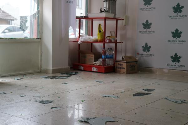 Gelecek Partisi'ne soda şişeli saldırı - Resim : 3