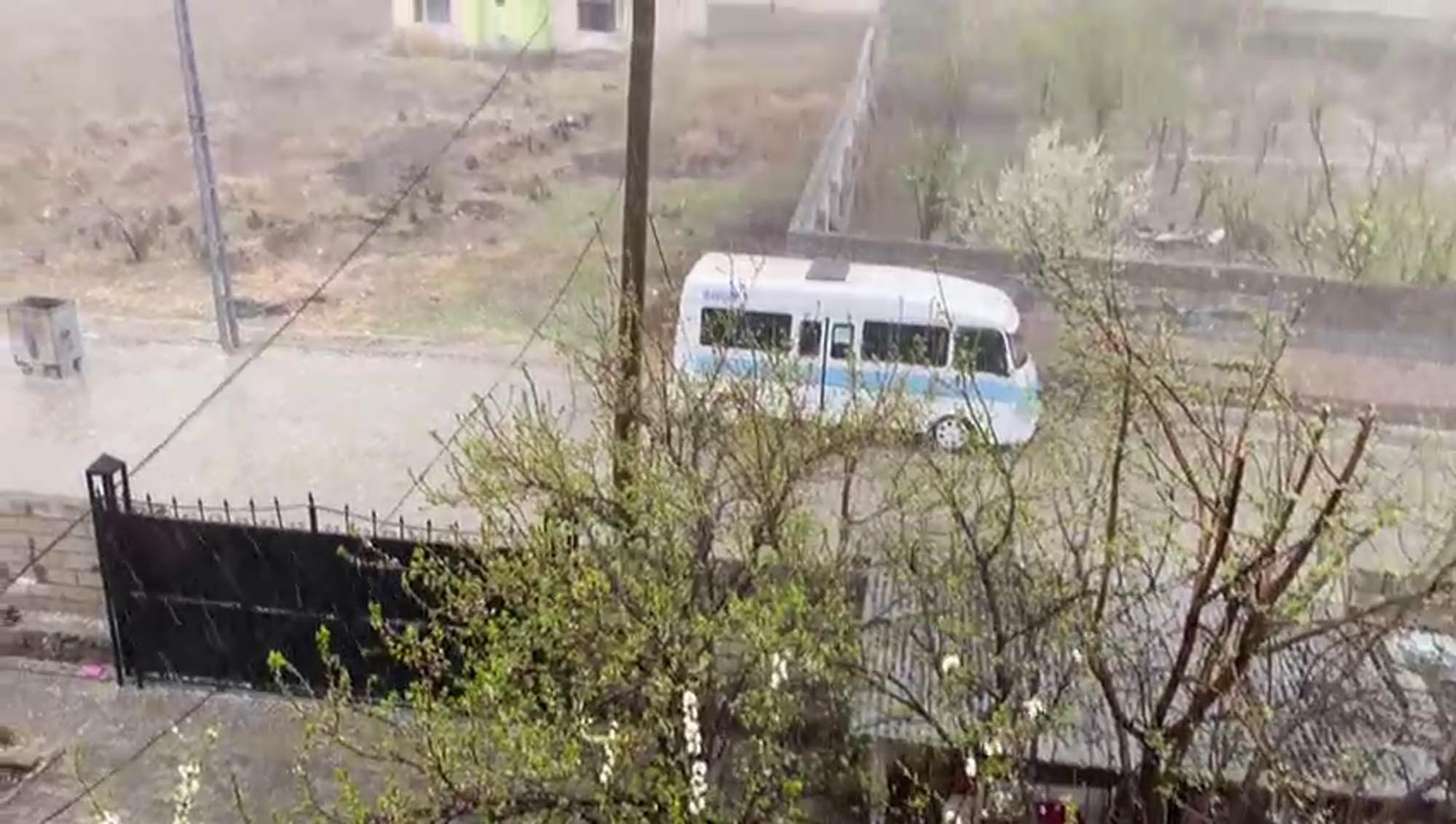 Ceviz ağacının altında oturan kadının üzerine yıldırım düştü - Resim : 2