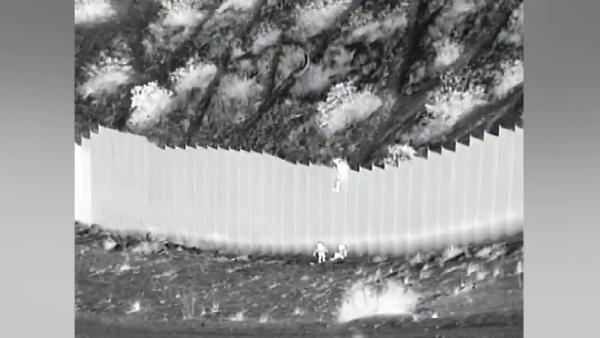 4.5 Metrelik duvardan 2 çocuğu aşağı attılar. Amaçları ortaya çıktı - Resim : 2