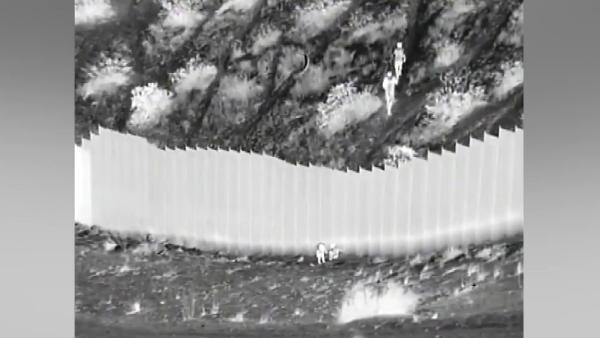 4.5 Metrelik duvardan 2 çocuğu aşağı attılar. Amaçları ortaya çıktı - Resim : 3