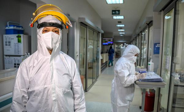 Korona şimdi de bu yaş aralığını hastanelik ediyor. Uzmanlardan hayati uyarı - Resim : 1