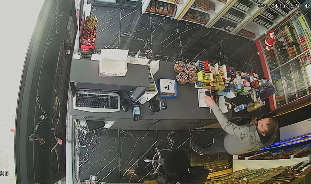 Oğluna sinirlendi olanlar marketin kasiyerine neden oldu - Resim : 2