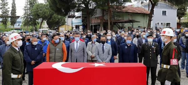 Kıbrıs gazisi son yolculuğuna uğurlandı (19 Nisan 2021) - Resim : 1