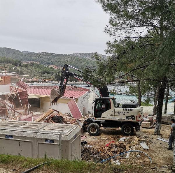 Akbük Koyu'nda gergin yıkım - Resim : 4