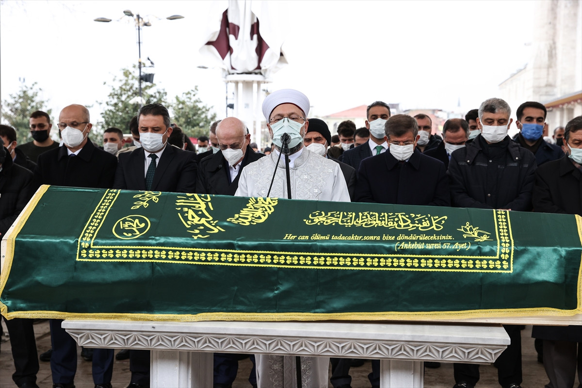 İSAV Başkanı Prof. Dr. Ali Özek, son yolculuğuna uğurlandı - Resim : 2