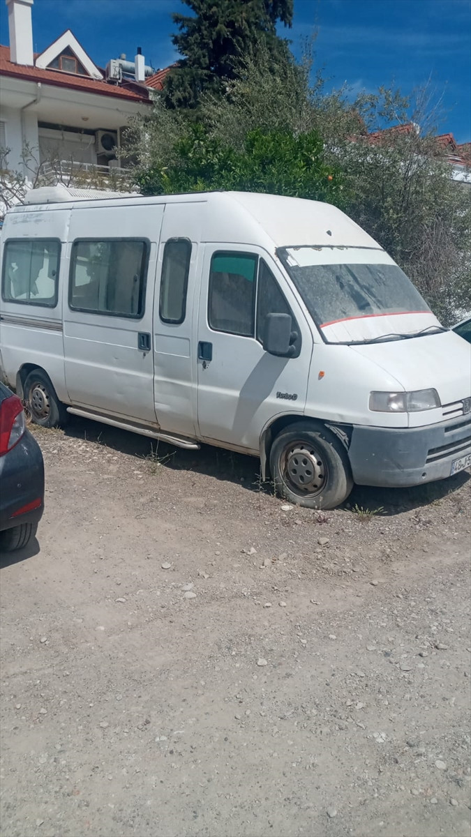 100 saatlik görüntü izlendi. Minibüsü çekiciyle çaldıkları ortaya çıktı - Resim : 2