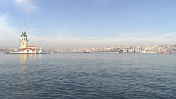 İstanbul Boğazı'ndan yüzen apartman geçti - Resim : 1