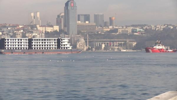 İstanbul Boğazı'ndan yüzen apartman geçti - Resim : 3