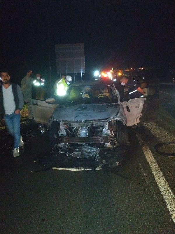 Seyir halindeki araba bir anda cayır cayır yandı - Resim : 3