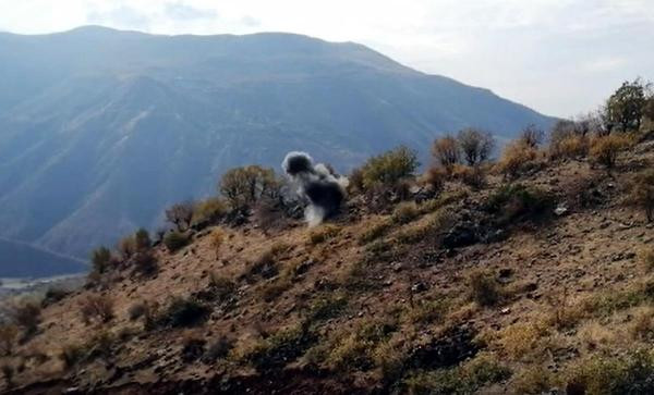 Terörist sığınaklarına ağır darbe. El bombaları ve patlayıcılar ele geçirildi - Resim : 1