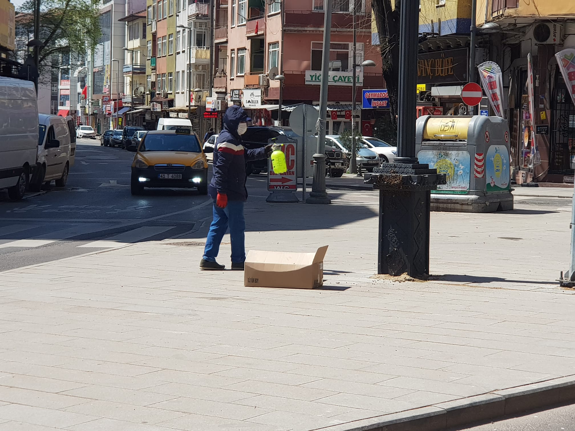 Saat kulesini istila eden arılar görenleri tedirgin etti - Resim : 7