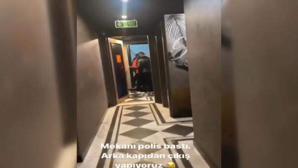 Sokağa çıkma yasağında nargile kafede skandal görüntüler. Arka kapıdan kaçtıkları anları sosyal medyadan paylaştılar - Resim : 1