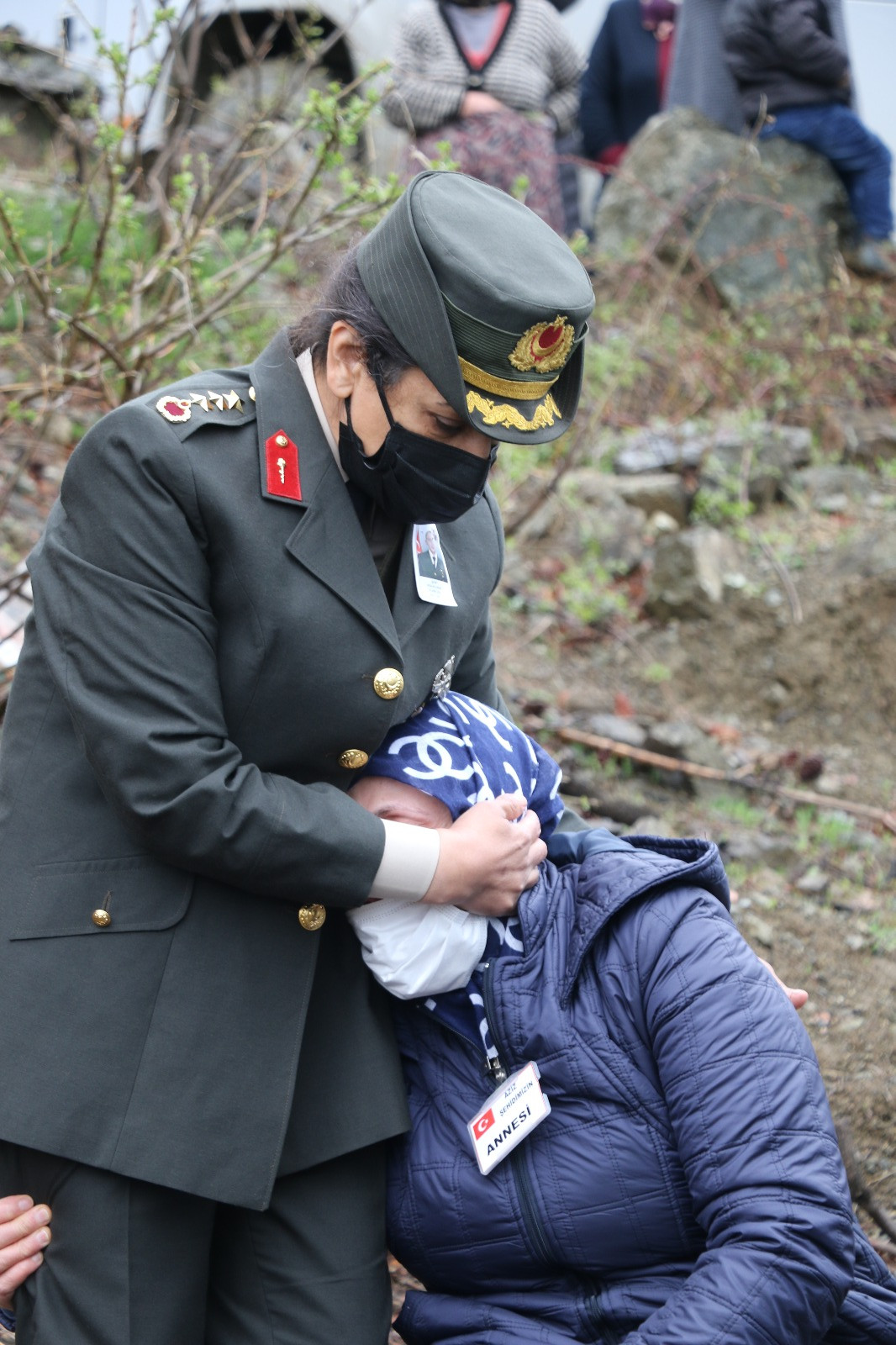 Şehit Uzman Çavuş Aygün Çakar son yolculuğuna uğurlandı - Resim : 12