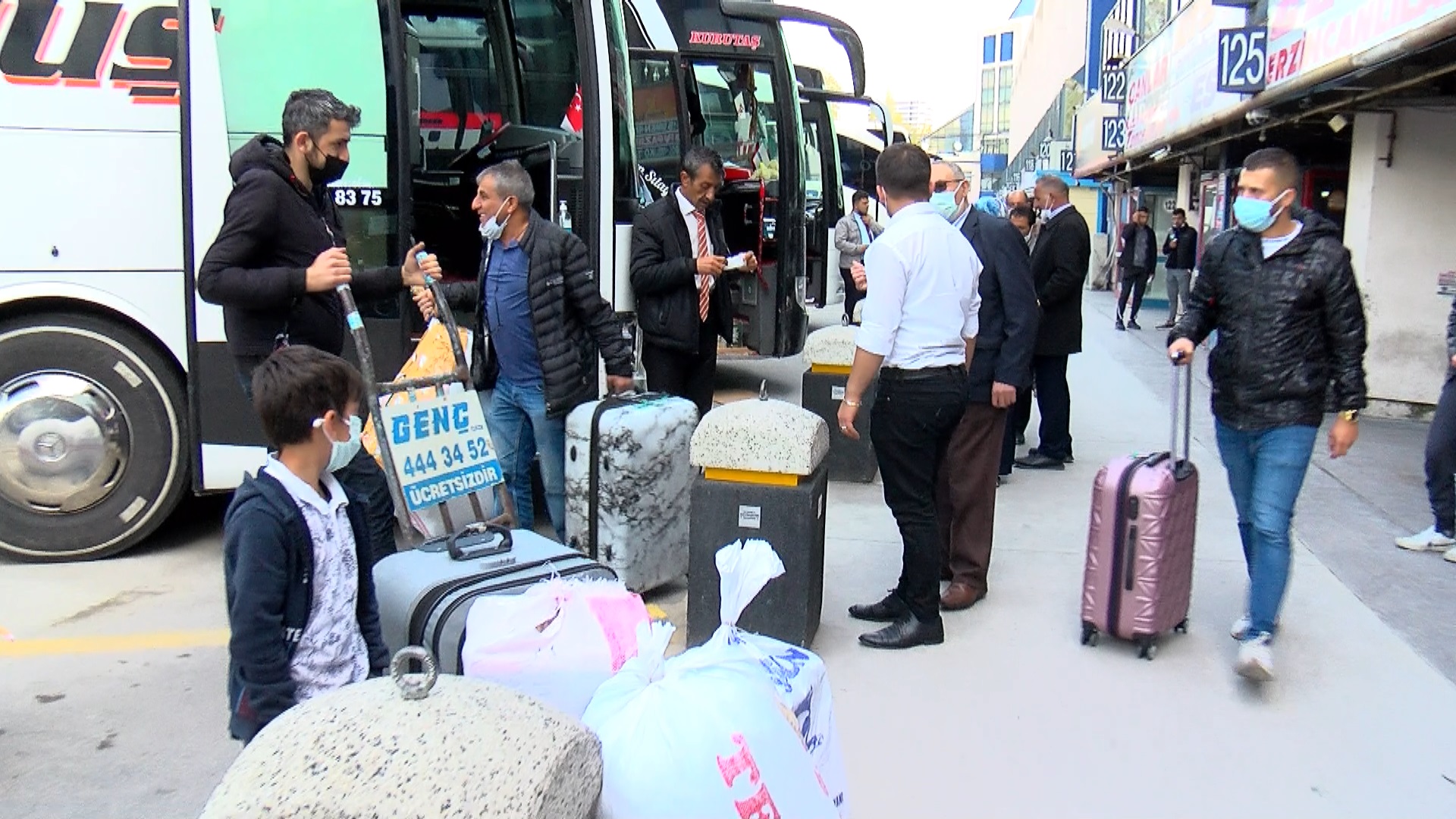 İstanbul''dan kaçış başladı. Sistemler kilitlendi, biletler tükendi