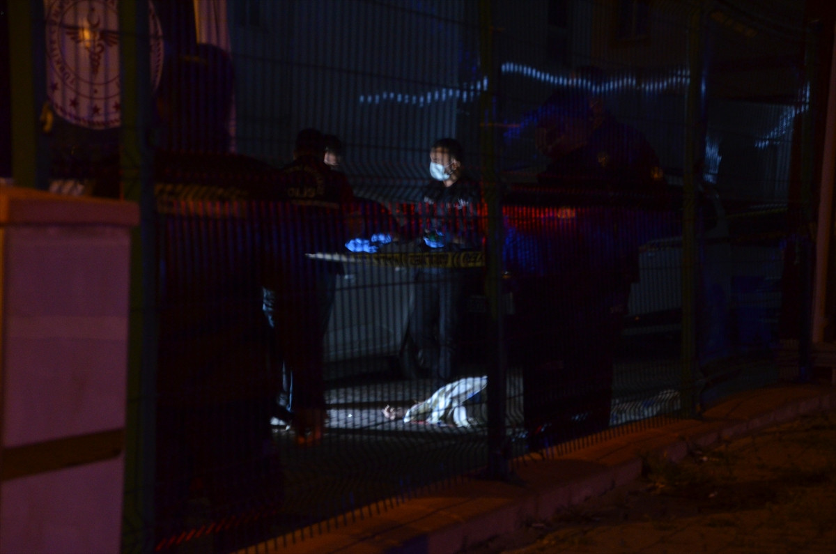 Genç kadının şüpheli ölümü. Cansız bedeni bahçede bulundu - Resim : 1