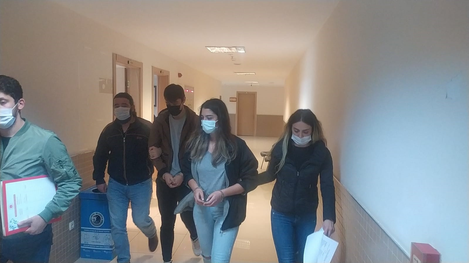 Türk pasaportunu aşağıladıkları gerekçesiyle gözaltına alınan şüphelilere adli kontrol - Resim : 2