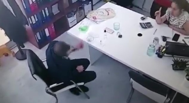 Sahte polis fırında denetim yapmak istedi. Kameralardan yakalandı - Resim : 1