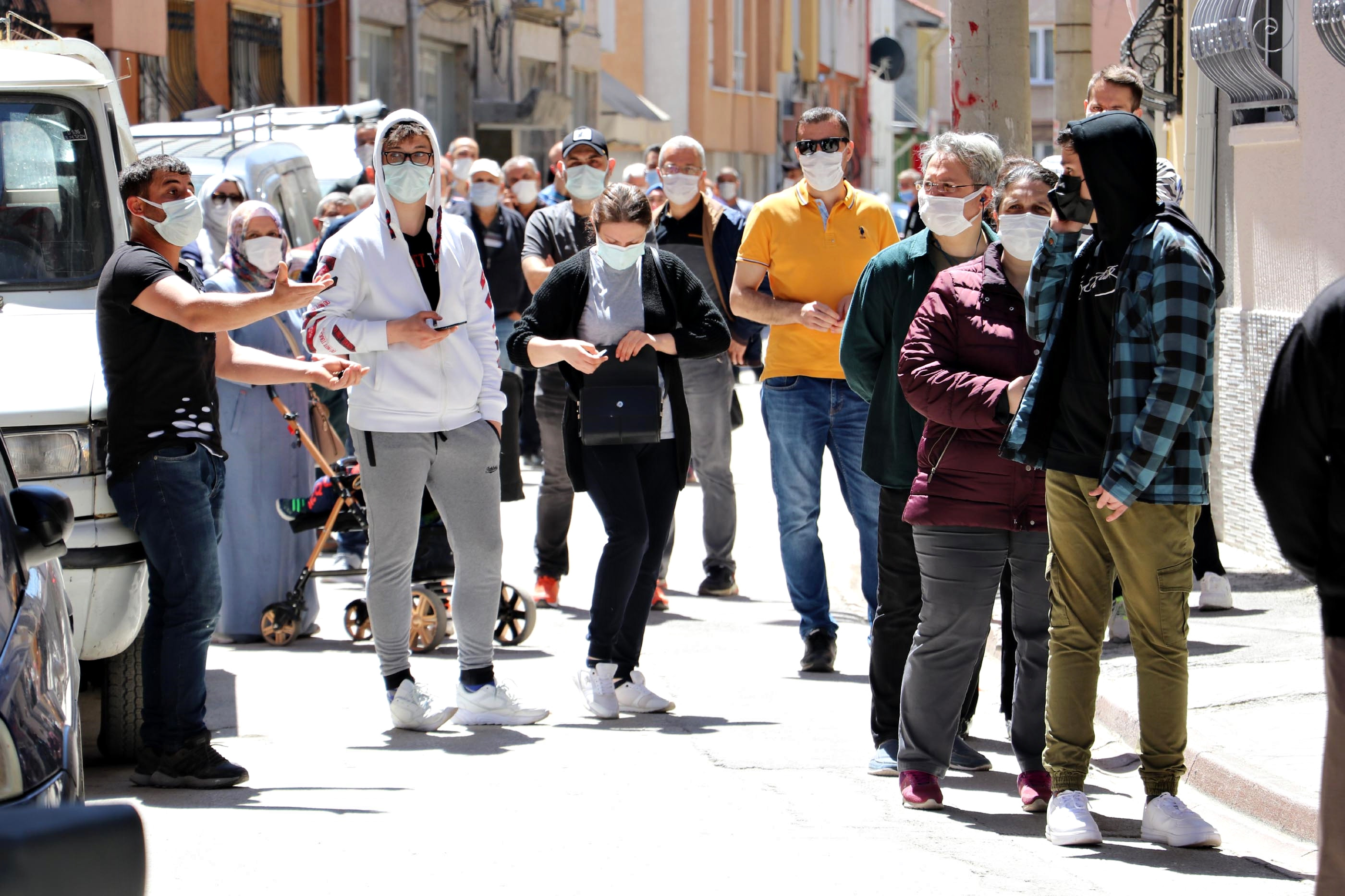 Ucuz baklava korona korkusunu bastırdı. Sahur vakti kuyruğa girdiler - Resim : 3
