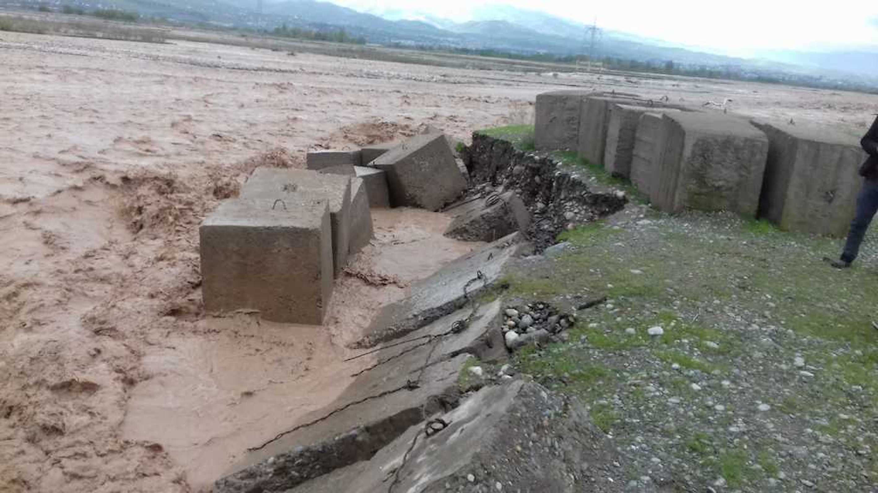 Tacikistan'da sel felaketi 7 can aldı - Resim : 2