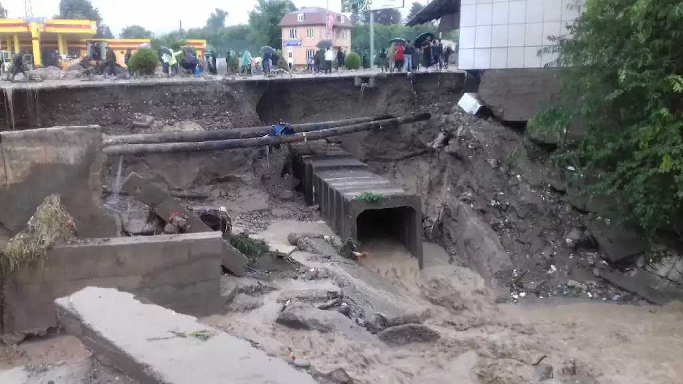 Tacikistan'da sel felaketi 7 can aldı - Resim : 3