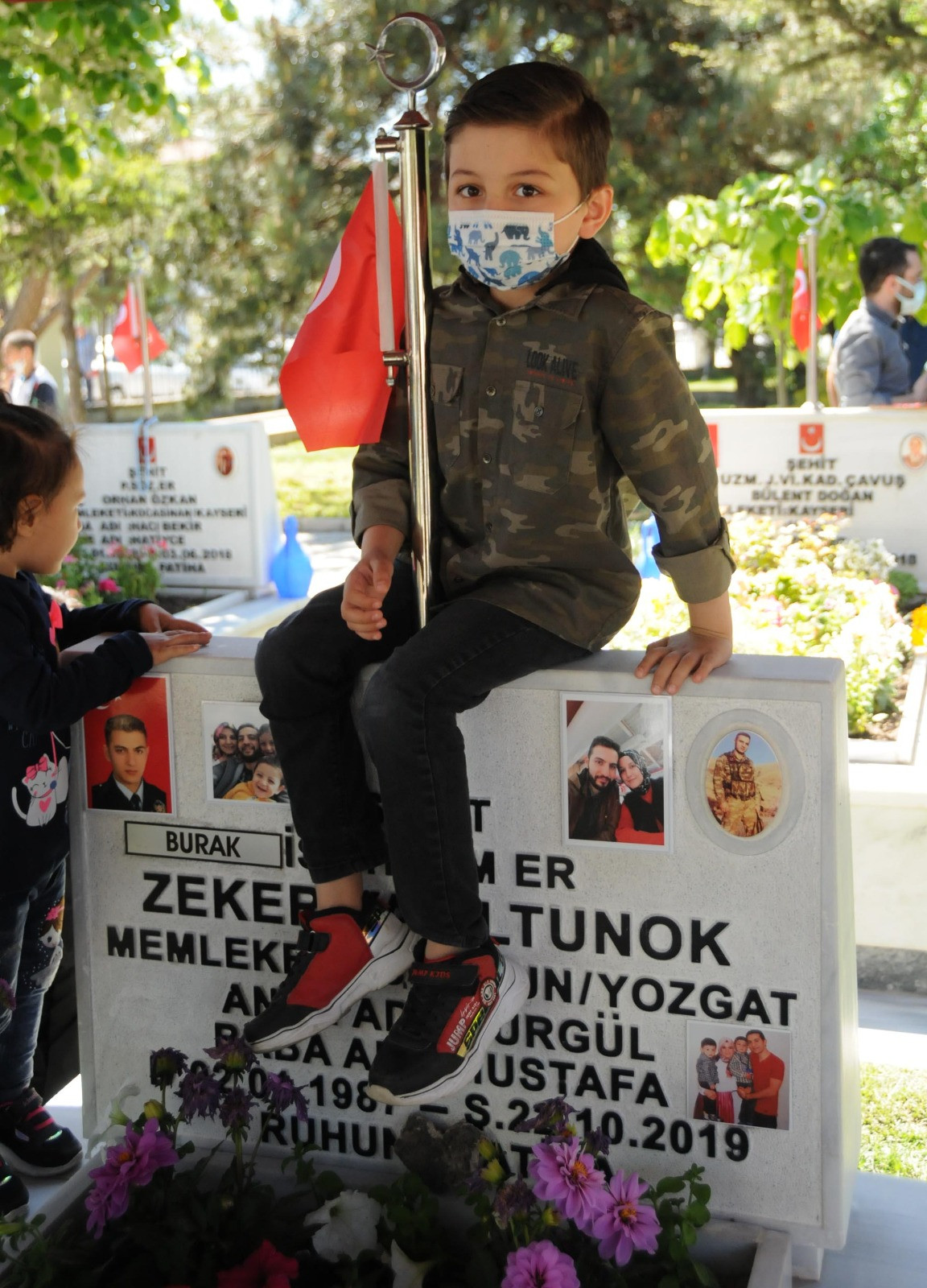 Şehitlikte hüzünlü bayramlaşma (12 Mayıs 2021) - Resim : 4