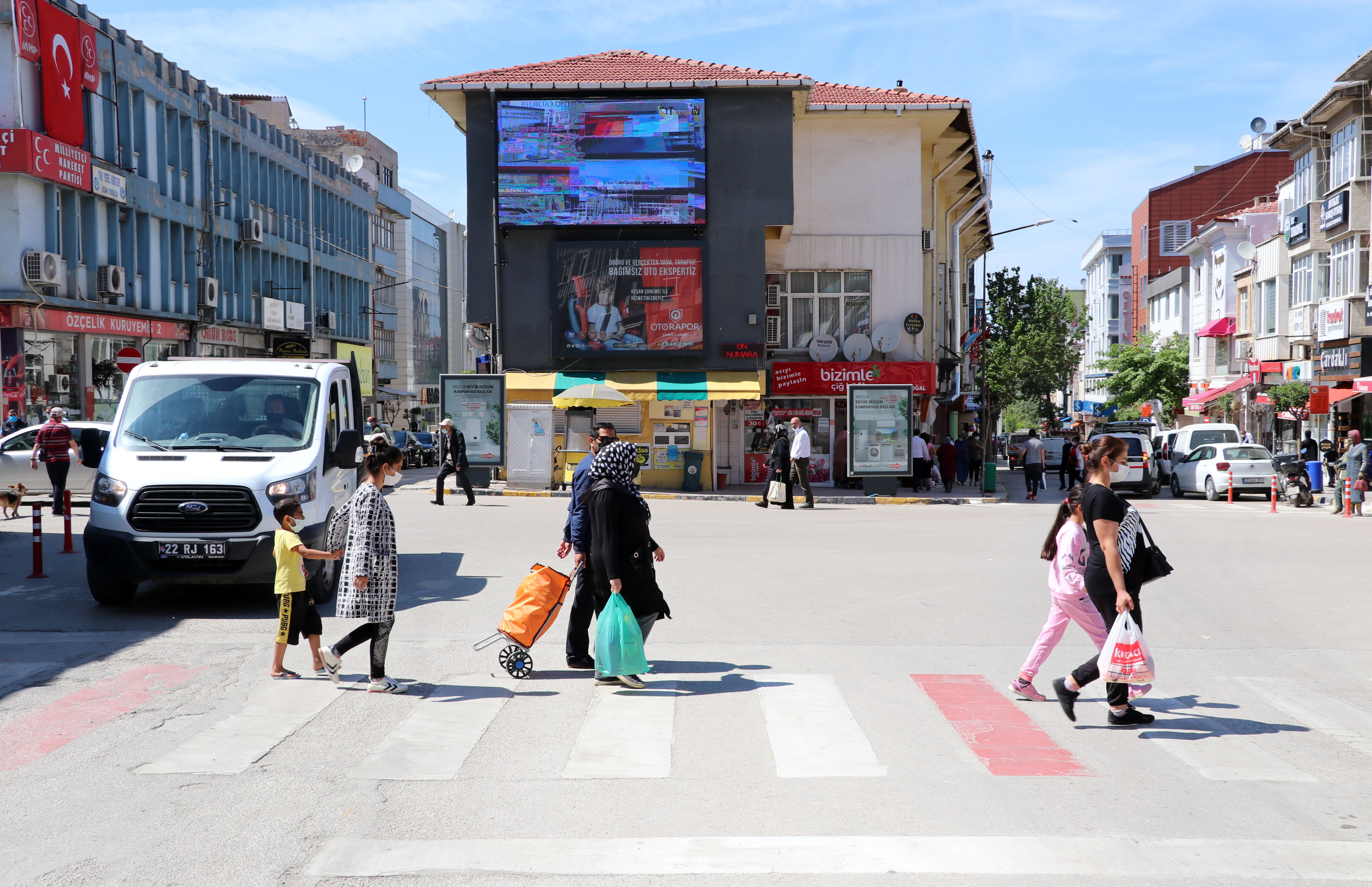 Keşan'da bayram yoğunluğu. Yasaklara uymadığı gerekçesiyle işletmelere ceza yazıldı - Resim : 4