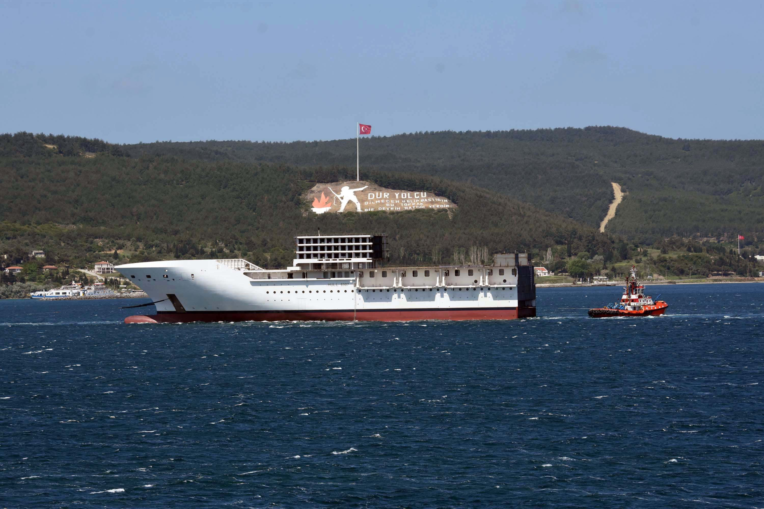 Dev yolcu gemisinin ön bölümü Çanakkale Boğazı’ndan geçti - Resim : 4